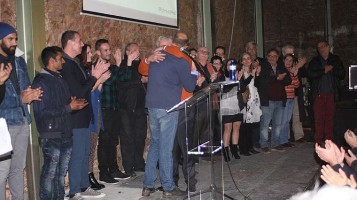 &Sigma;&alpha;&sigmaf; &epsilon;&upsilon;&chi;&alpha;&rho;&iota;&sigma;&tau;&omicron;ύ&mu;&epsilon; &pi;&omicron;&upsilon; &beta;&rho;&epsilon;&theta;ή&kappa;&alpha;&tau;&epsilon; &pi;&lambda;ά&iota; &mu;&alpha;&sigmaf; (&phi;&omega;&tau;ό)