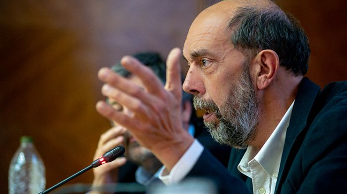 &Epsilon;ί&mu;&alpha;&sigma;&tau;&epsilon; &epsilon;&delta;ώ, &epsilon;ί&mu;&alpha;&sigma;&tau;&epsilon; &alpha;&pi;ό &epsilon;&delta;ώ: &Psi;&eta;&phi;&omicron;&delta;έ&lambda;&tau;&iota;&omicron; &gamma;&iota;&alpha; &tau;&omicron;&nu; &Pi;&epsilon;&iota;&rho;&alpha;&iota;ά &kappa;&alpha;&iota; ό&chi;&iota; &gamma;&iota;&alpha; &tau;&iota;&sigmaf; &epsilon;&nu;&tau;&upsilon;&pi;ώ&sigma;&epsilon;&iota;&sigmaf;