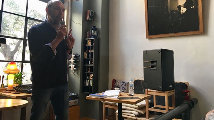 &Mu;&epsilon; &delta;&epsilon;&kappa;ά&delta;&epsilon;&sigmaf; &Pi;&epsilon;&iota;&rho;&alpha;&iota;ώ&tau;&epsilon;&sigmaf; &sigma;&upsilon;&nu;&alpha;&nu;&tau;ή&theta;&eta;&kappa;&epsilon; &sigma;&tau;&eta;&nu; &Tau;&epsilon;&rho;&psi;&iota;&theta;έ&alpha; &omicron; &Nu;ί&kappa;&omicron;&sigmaf; &Mu;&pi;&epsilon;&lambda;&alpha;&beta;ί&lambda;&alpha;&sigmaf;