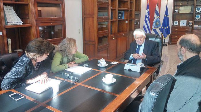 &Sigma;&upsilon;&nu;ά&nu;&tau;&eta;&sigma;&eta; &mu;&epsilon; &tau;&omicron;&nu; &upsilon;&pi;&omicron;&upsilon;&rho;&gamma;ό &Nu;&alpha;&upsilon;&tau;&iota;&lambda;ί&alpha;&sigmaf; &kappa;&alpha;&iota; &Nu;&eta;&sigma;&iota;&omega;&tau;&iota;&kappa;ή&sigmaf; &Pi;&omicron;&lambda;&iota;&tau;&iota;&kappa;ή&sigmaf; &Phi;ώ&tau;&eta; &Kappa;&omicron;&upsilon;&beta;έ&lambda;&eta; &gamma;&iota;&alpha; &tau;&omicron; &lambda;&iota;&mu;ά&nu;&iota; &tau;&omicron;&upsilon; &Pi;&epsilon;&iota;&rho;&alpha;&iota;ά