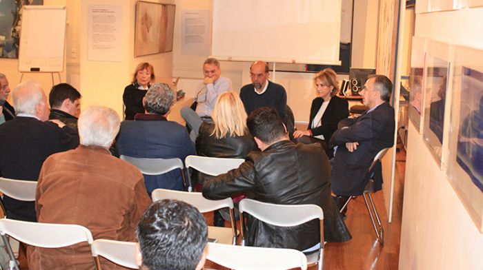 &Sigma;&upsilon;&nu;ά&nu;&tau;&eta;&sigma;&eta; &mu;&epsilon; &alpha;&rho;&iota;&sigma;&tau;&epsilon;&rho;ό &pi;&rho;ό&sigma;&eta;&mu;&omicron; &gamma;&iota;&alpha; &tau;&omicron;&nu; &Pi;&epsilon;&iota;&rho;&alpha;&iota;ά