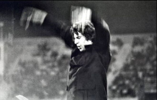 Τιμούμε και αποχαιρετούμε τον Μίκη