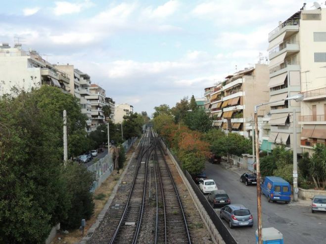 Ένας ήσυχος δρόμος του Νέου Φαλήρου θα διαλυθεί εν μέσω Αυγούστου με συνοπτικές δια περιφοράς αποφάσεις