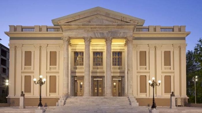 Δημοτικό Θέατρο Πειραιά: να το χαιρόμαστε και να το προσέχουμε!