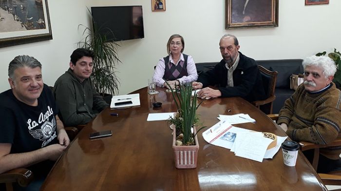 &Tau;&eta;&nu; &sigma;&tau;ή&rho;&iota;&xi;&eta; &tau;&omicron;&upsilon; &Tau;&zeta;&alpha;&nu;&epsilon;ί&omicron;&upsilon; &sigma;&epsilon; &delta;ύ&omicron; &epsilon;&pi;ί&pi;&epsilon;&delta;&alpha; &pi;&rho;&omicron;&tau;&epsilon;ί&nu;&epsilon;&iota; &omicron; &Nu;ί&kappa;&omicron;&sigmaf; &Mu;&pi;&epsilon;&lambda;&alpha;&beta;ί&lambda;&alpha;&sigmaf;