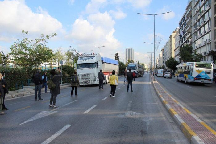 &Delta;&epsilon;&lambda;&tau;ί&omicron; &Tau;ύ&pi;&omicron;&upsilon; - &Nu;&alpha; &sigma;&tau;&alpha;&mu;&alpha;&tau;ή&sigma;&omicron;&upsilon;&nu; &alpha;&mu;έ&sigma;&omega;&sigmaf; &tau;&alpha; &phi;&omicron;&rho;&tau;&eta;&gamma;ά &tau;&omicron;&upsilon; &Omicron;&Lambda;&Pi; &kappa;&alpha;&iota; &nu;&alpha; &upsilon;&pi;&omicron;&gamma;&rho;&alpha;&phi;&epsilon;ί &eta; &Mu;&Pi;&Epsilon; &zeta;&eta;&tau;ά &tau;&omicron; &Delta;&eta;&mu;&omicron;&tau;&iota;&kappa;ό &Sigma;&upsilon;&mu;&beta;&omicron;ύ&lambda;&iota;&omicron; &Pi;&epsilon;&iota;&rho;&alpha;&iota;ά