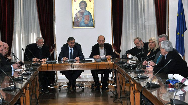 &Theta;έ&mu;&alpha; 8&omicron;: &Theta;έ&sigma;&epsilon;&iota;&sigmaf; &gamma;&iota;&alpha; &tau;&eta;&nu; &alpha;&nu;&alpha;&beta;ί&omega;&sigma;&eta; &tau;&omicron;&upsilon; &pi;&epsilon;&iota;&rho;&alpha;ϊ&kappa;&omicron;ύ &epsilon;&mu;&pi;&omicron;&rho;ί&omicron;&upsilon; (video)