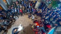 &Pi;&alpha;&nu;&eta;&gamma;&upsilon;&rho;&iota;&kappa;ό &kappa;&lambda;ί&mu;&alpha;, &epsilon;&nu;&theta;&omicron;&upsilon;&sigma;&iota;&alpha;&sigma;&mu;ό&sigmaf; &kappa;&alpha;&iota; &mu;&epsilon;&gamma;ά&lambda;&eta; &sigma;&upsilon;&mu;&mu;&epsilon;&tau;&omicron;&chi;ή &sigma;&tau;&alpha; &epsilon;&gamma;&kappa;&alpha;ί&nu;&iota;&alpha; &tau;&omicron;&upsilon; &epsilon;&kappa;&lambda;&omicron;&gamma;&iota;&kappa;&omicron;ύ &kappa;έ&nu;&tau;&rho;&omicron;&upsilon; &tau;&omicron;&upsilon; &laquo;&Pi;&epsilon;&iota;&rho;&alpha;&iota;ά&sigmaf; &gamma;&iota;&alpha; Ό&lambda;&omicron;&upsilon;&sigmaf;&raquo;