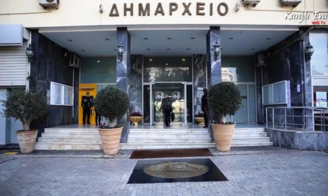 Οι εργολάβοι ιδιωτικών υπηρεσιών έφτασαν στον Δήμο Πειραιά πριν αλέκτωρ λαλήσει τρις 